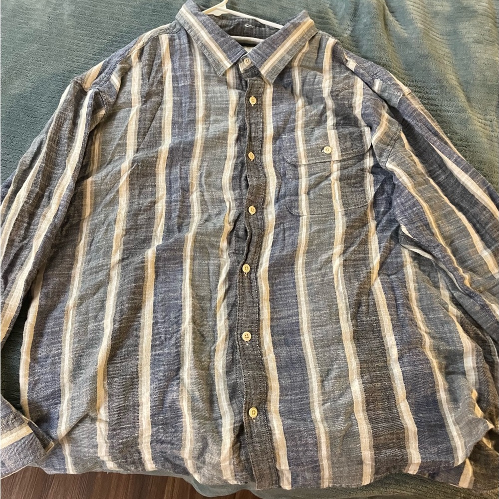 American Eagle super soft, long, sleeved, cotton button-down shirt.